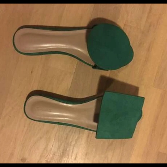 Slippers - Picture 2 of 6